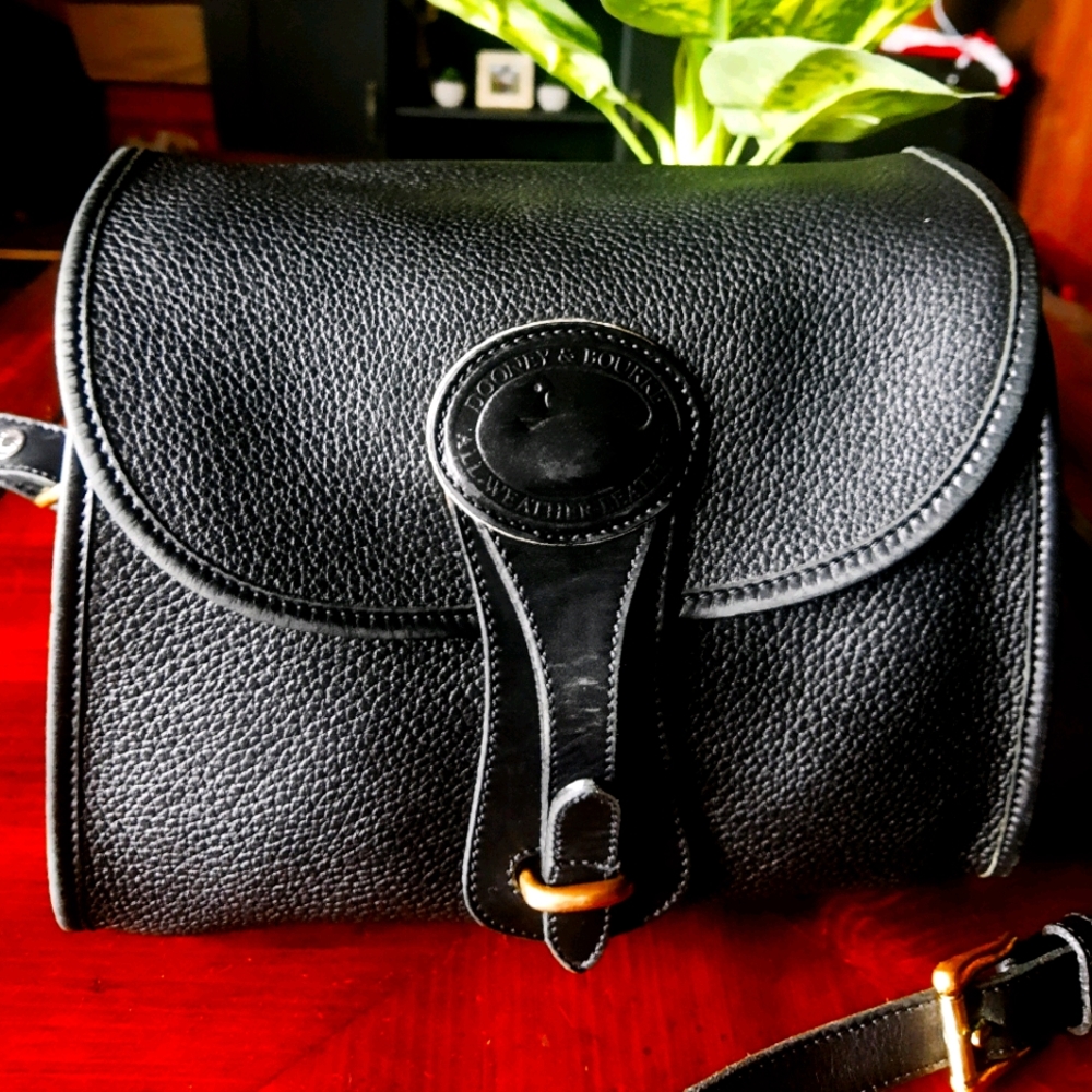 Dooney and Bouke Vintage medium essex crossbody